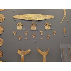 Bull-head gold cut-outs with double axes